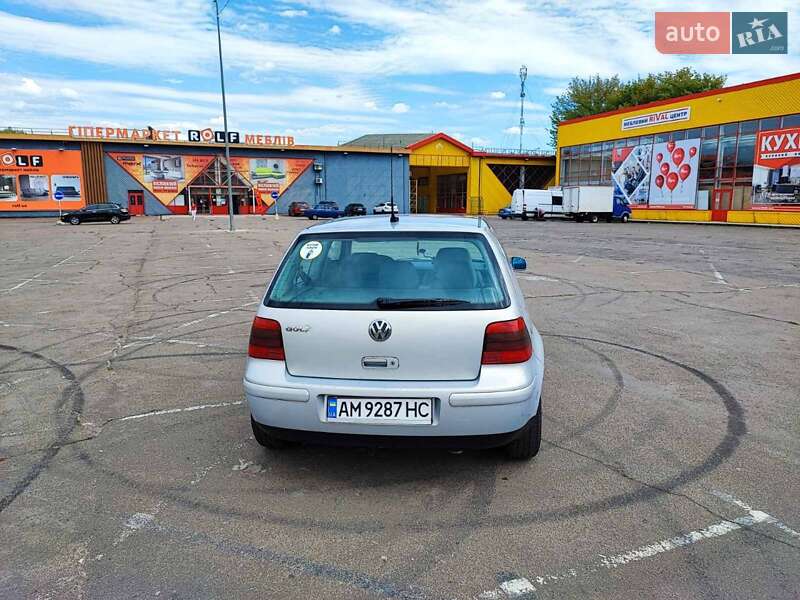 Хетчбек Volkswagen Golf 1999 в Житомирі