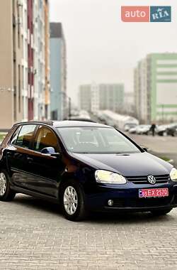 Хэтчбек Volkswagen Golf 2005 в Ровно