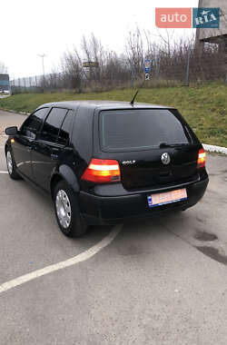Хэтчбек Volkswagen Golf 2003 в 