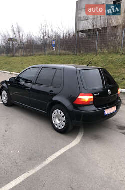 Хэтчбек Volkswagen Golf 2003 в 