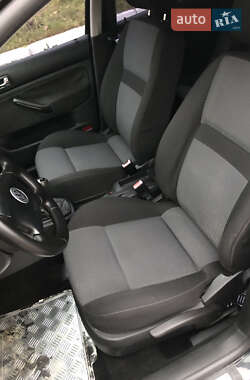 Хэтчбек Volkswagen Golf 2003 в 