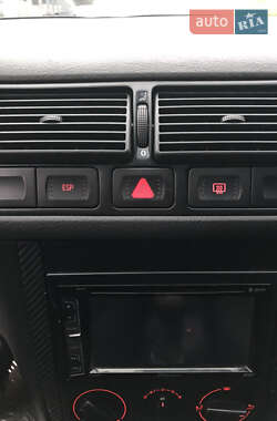 Хэтчбек Volkswagen Golf 2003 в 