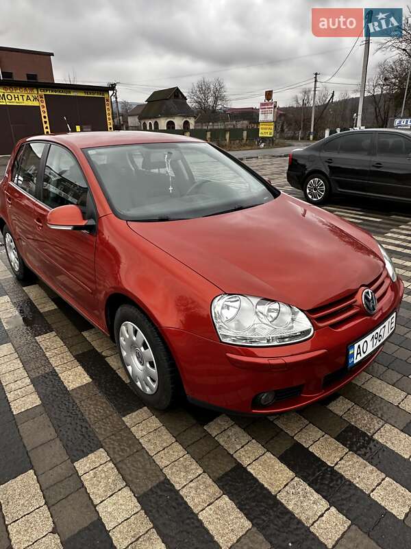Хетчбек Volkswagen Golf 2006 в Сваляві