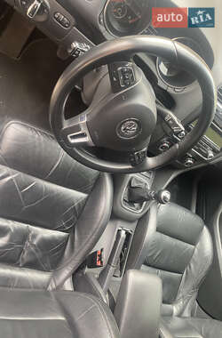Хэтчбек Volkswagen Golf 2009 в 