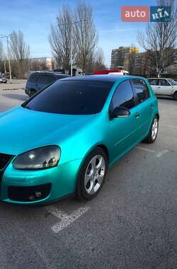 Хэтчбек Volkswagen Golf 2004 в Днепре