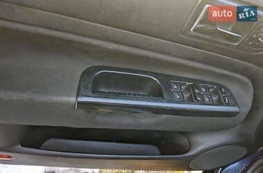Хэтчбек Volkswagen Golf 2000 в 