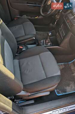 Хэтчбек Volkswagen Golf 2000 в 