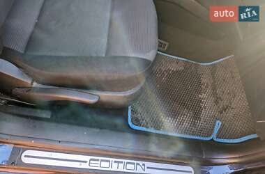 Хэтчбек Volkswagen Golf 2000 в 
