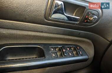 Хэтчбек Volkswagen Golf 2000 в 