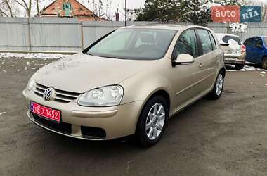 Хэтчбек Volkswagen Golf 2005 в Дубно