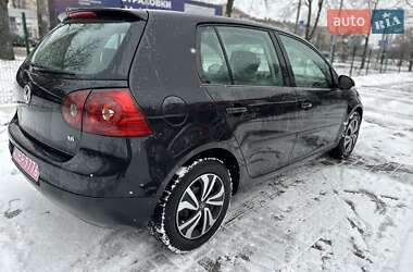 Хэтчбек Volkswagen Golf 2005 в Киеве