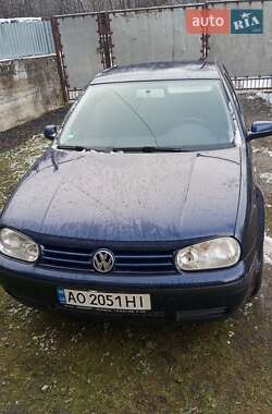 Хетчбек Volkswagen Golf 2002 в Сваляві