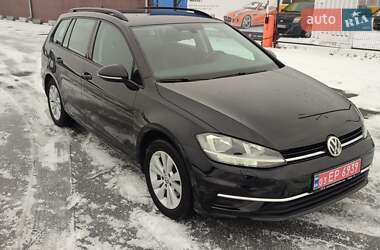 Універсал Volkswagen Golf 2017 в Житомирі