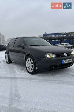 Хетчбек Volkswagen Golf 2002 в Києві