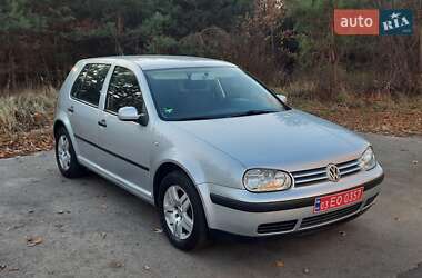 Хетчбек Volkswagen Golf 2001 в Києві