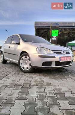 Хетчбек Volkswagen Golf 2005 в Луцьку