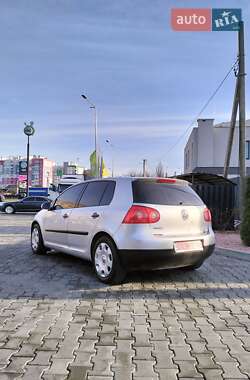 Хетчбек Volkswagen Golf 2005 в Луцьку