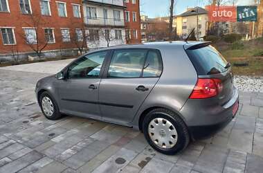Хетчбек Volkswagen Golf 2005 в 