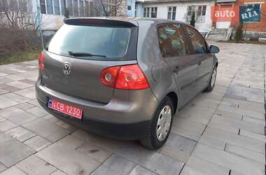 Хетчбек Volkswagen Golf 2005 в 