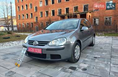 Хетчбек Volkswagen Golf 2005 в 