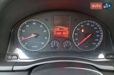 Хетчбек Volkswagen Golf 2005 в 