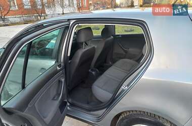 Хетчбек Volkswagen Golf 2005 в 