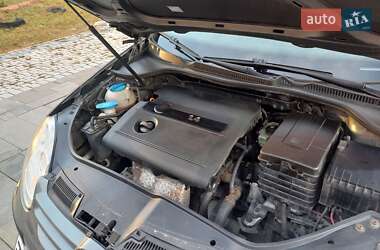 Хетчбек Volkswagen Golf 2005 в 