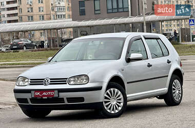 Хэтчбек Volkswagen Golf 2003 в Киеве