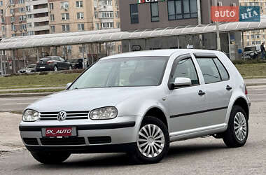 Хэтчбек Volkswagen Golf 2003 в Киеве