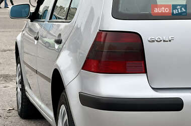 Хэтчбек Volkswagen Golf 2003 в Киеве