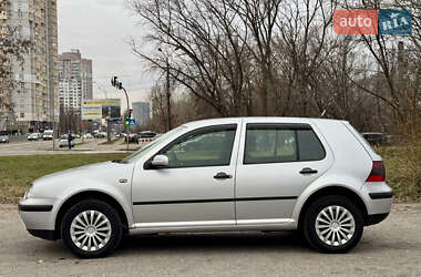 Хэтчбек Volkswagen Golf 2003 в Киеве