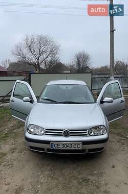 Хэтчбек Volkswagen Golf 2002 в Черновцах