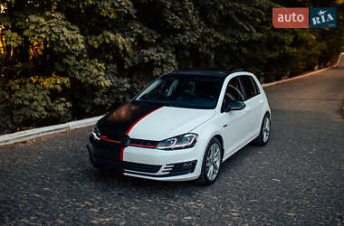 Хетчбек Volkswagen Golf 2014 в Чернівцях