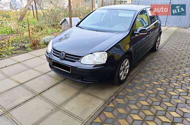 Хетчбек Volkswagen Golf 2005 в Рокитному