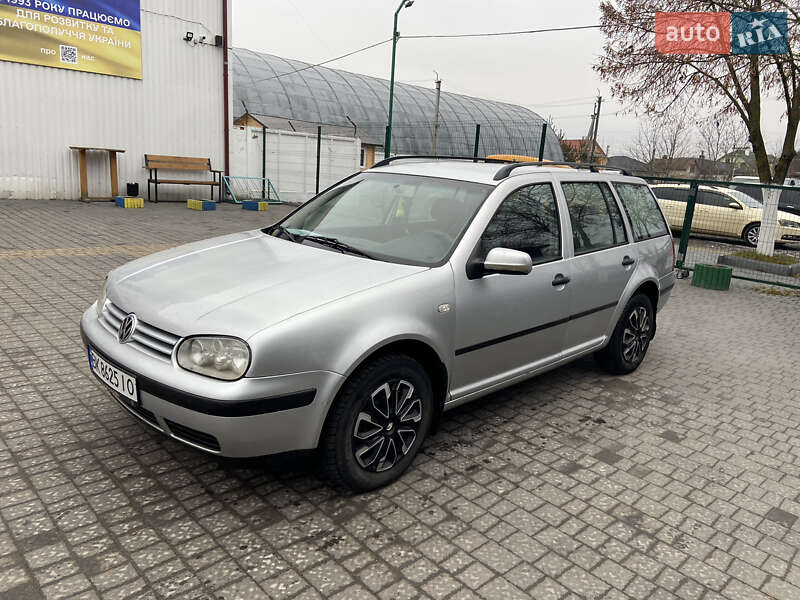 Універсал Volkswagen Golf 2002 в Рівному