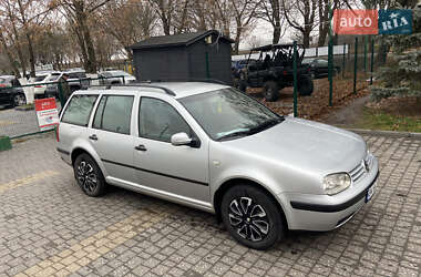 Універсал Volkswagen Golf 2002 в Рівному