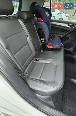Хэтчбек Volkswagen Golf 2015 в 