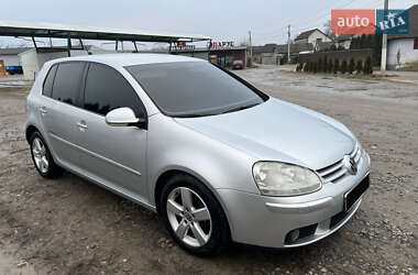 Хетчбек Volkswagen Golf 2008 в Чернівцях