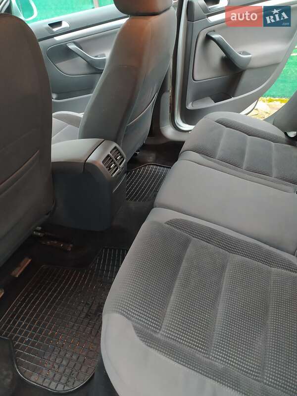 Універсал Volkswagen Golf 2009 в Луцьку