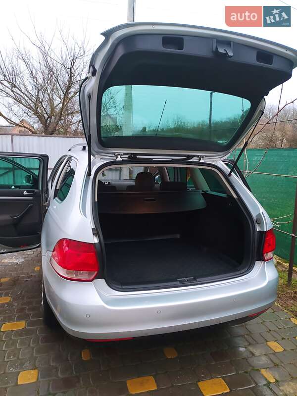 Універсал Volkswagen Golf 2009 в Луцьку