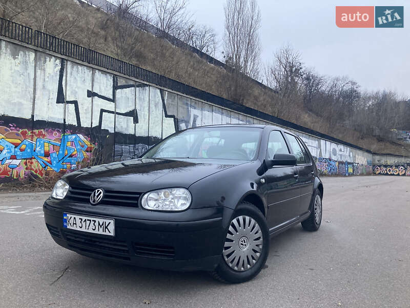 Хетчбек Volkswagen Golf 2003 в Києві