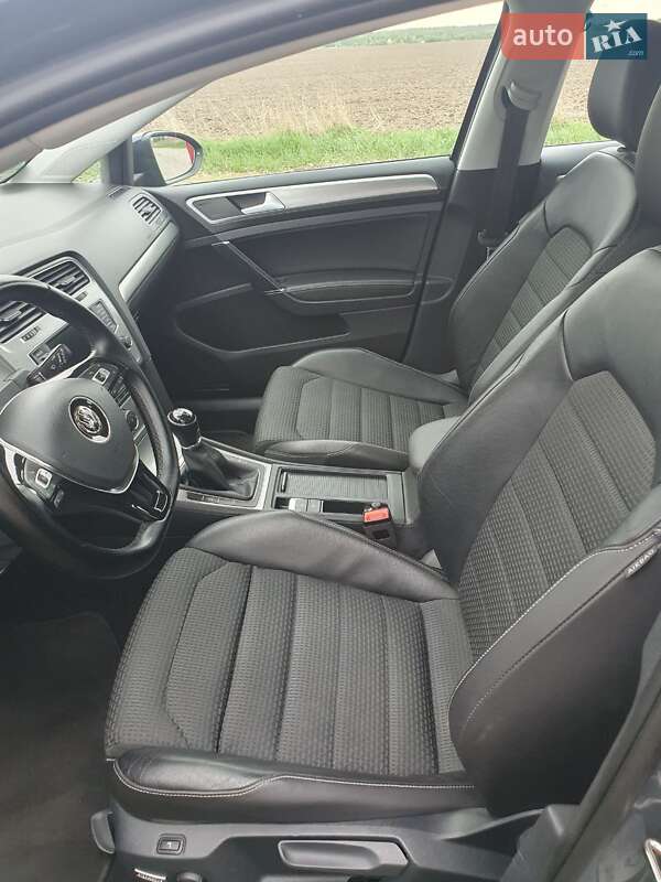 Хетчбек Volkswagen Golf 2017 в Умані