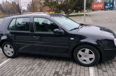 Хетчбек Volkswagen Golf 2002 в Луцьку