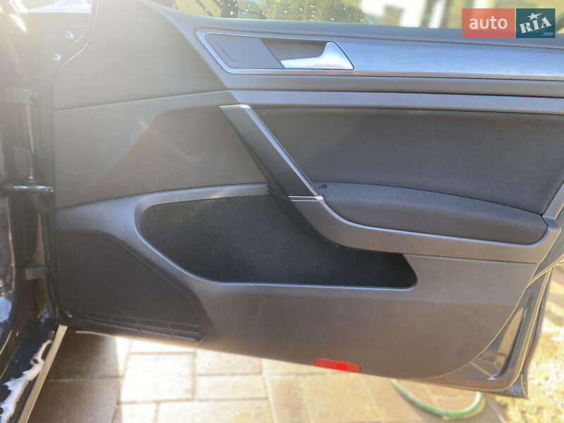 Універсал Volkswagen Golf 2017 в Рівному