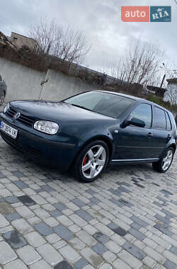 Хетчбек Volkswagen Golf 2003 в Рівному