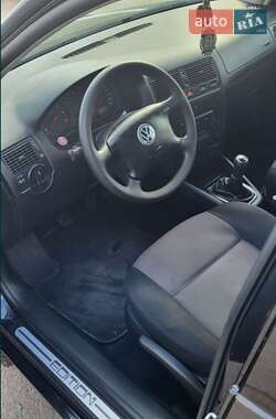 Хетчбек Volkswagen Golf 2001 в Кропивницькому