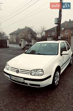 Хэтчбек Volkswagen Golf 2002 в 