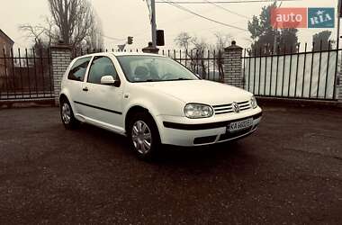 Хэтчбек Volkswagen Golf 2002 в 