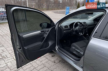 Хэтчбек Volkswagen Golf 2010 в 