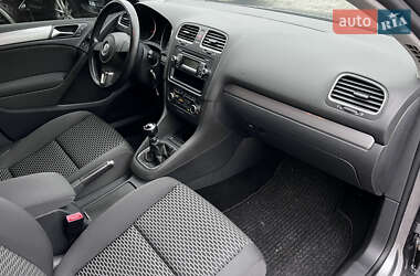 Хэтчбек Volkswagen Golf 2010 в 
